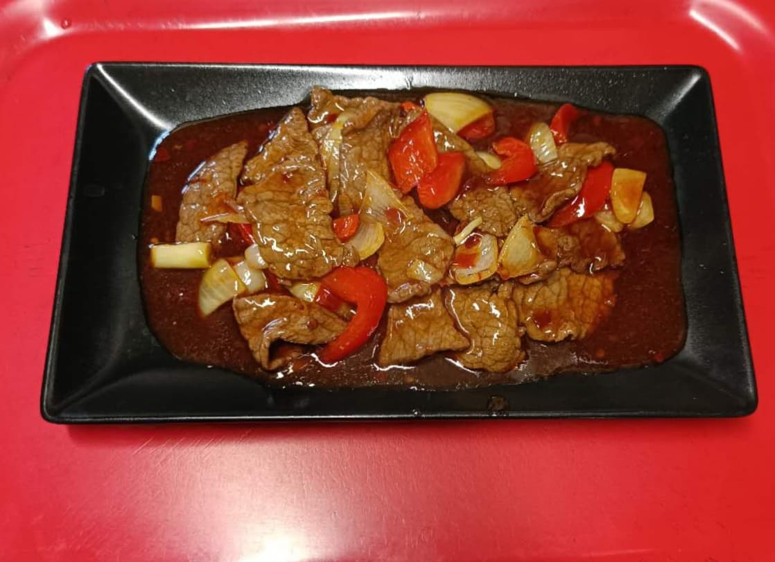 Manzo piccante con cipolla e peperoni