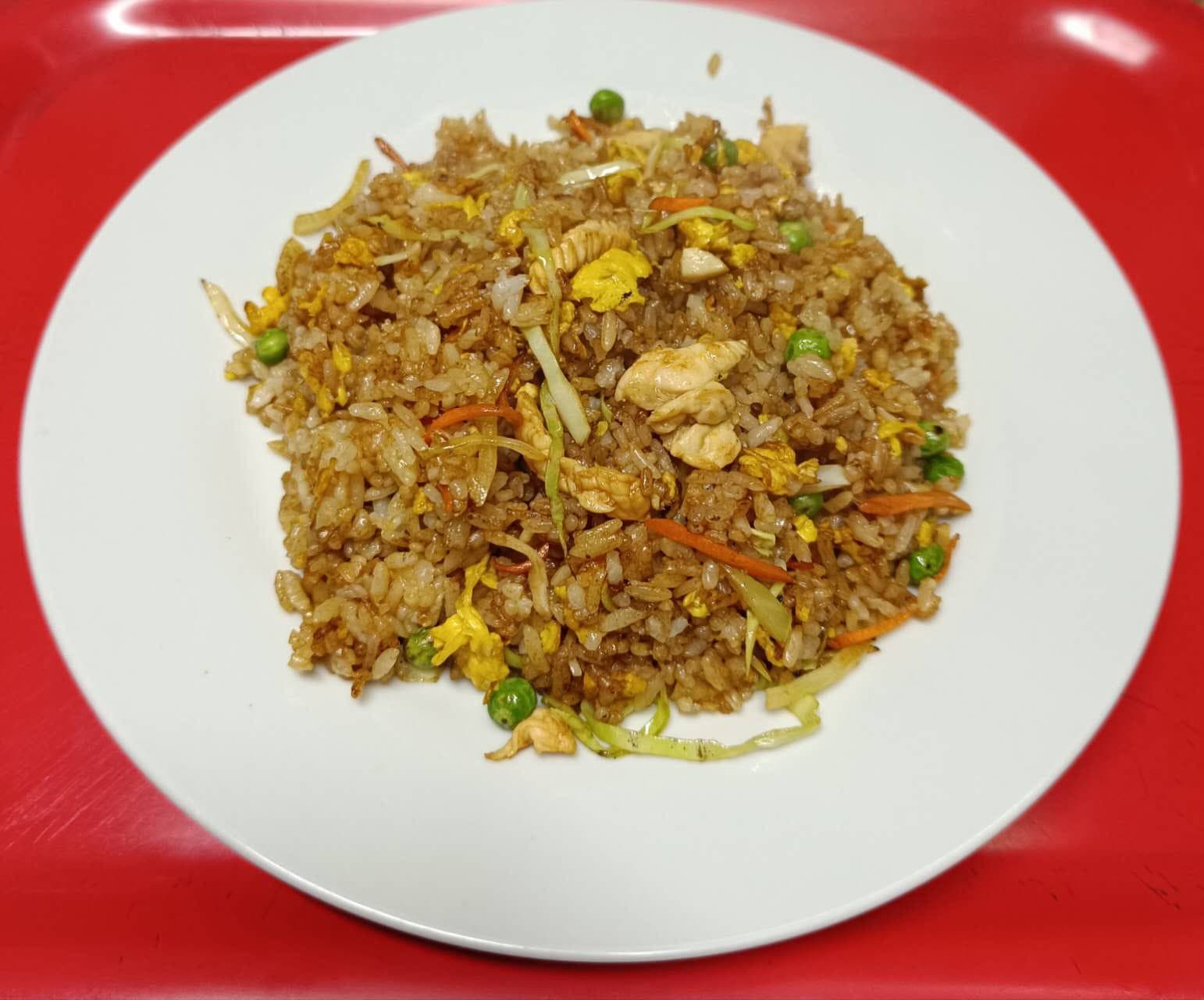 Riso con pollo e verdure (Chaofan)
