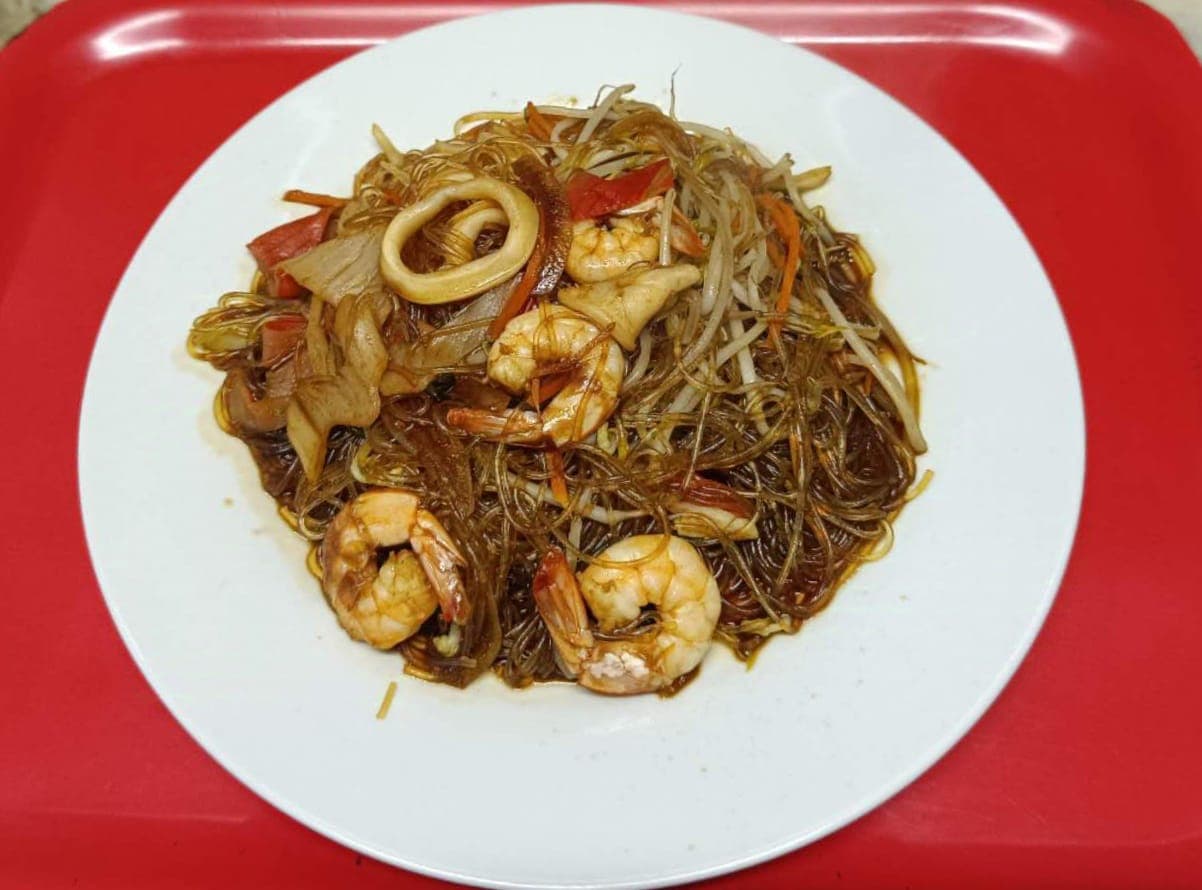 Spaghetti di soia con frutti di mare