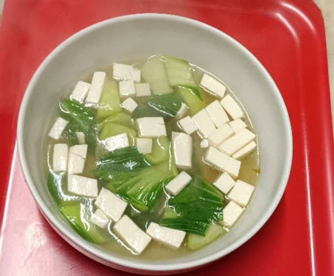 Zuppa con tofu e verdure