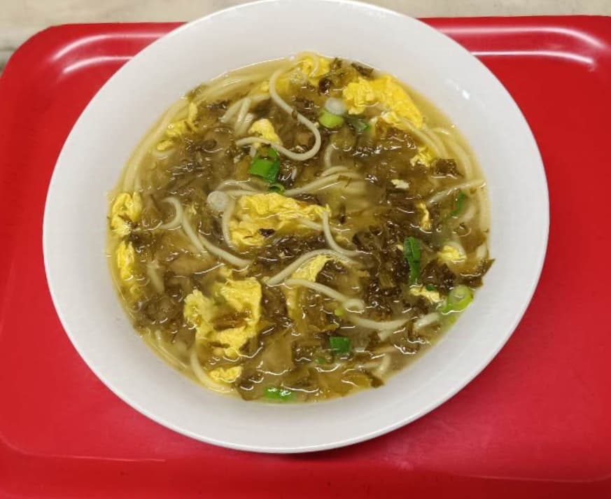 Zuppa spaghetti normali con uova e crauti aspri